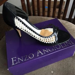 Enzo angiolini Sz 9 Black and Ivory leather pumps